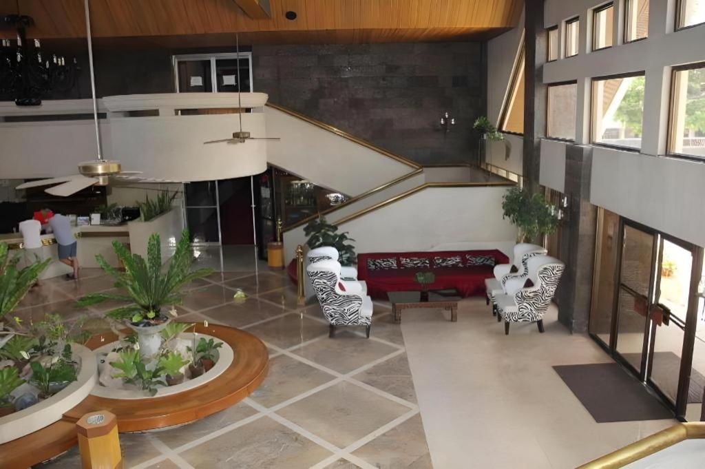 มหาราจาห์ โฮเต็ล Hotel อังเฮเลส ภายนอก รูปภาพ
