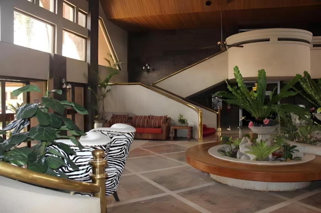 มหาราจาห์ โฮเต็ล Hotel อังเฮเลส ภายนอก รูปภาพ